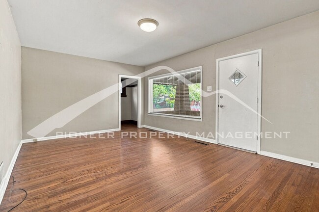 Building Photo - 427 S Washington St