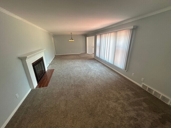 Foto del edificio - 4121 Seminole Dr