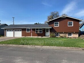 Building Photo - 1410 SE Powell Way