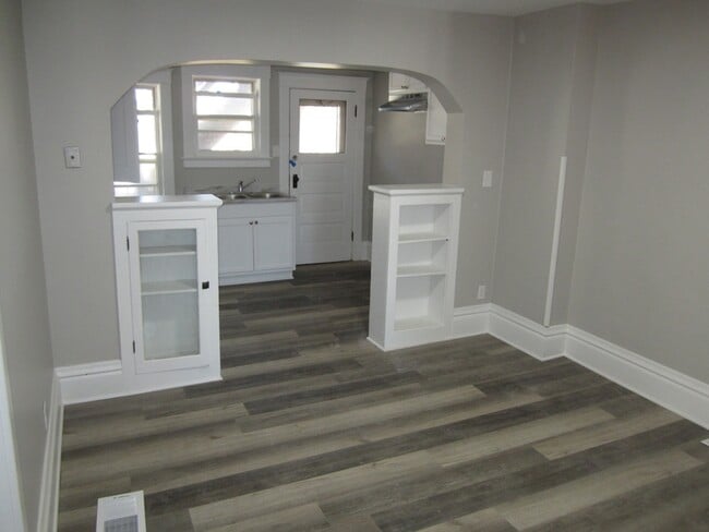 Building Photo - 119 Tennyson Ct