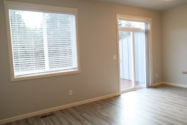 Building Photo - r205CloverDaleRoad