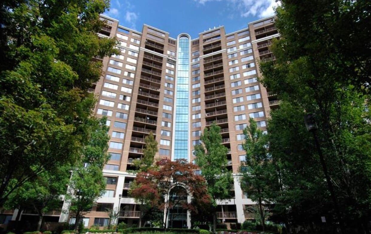 Foto principal - Rarely Available Penthouse 1BD/1BA in Gros...