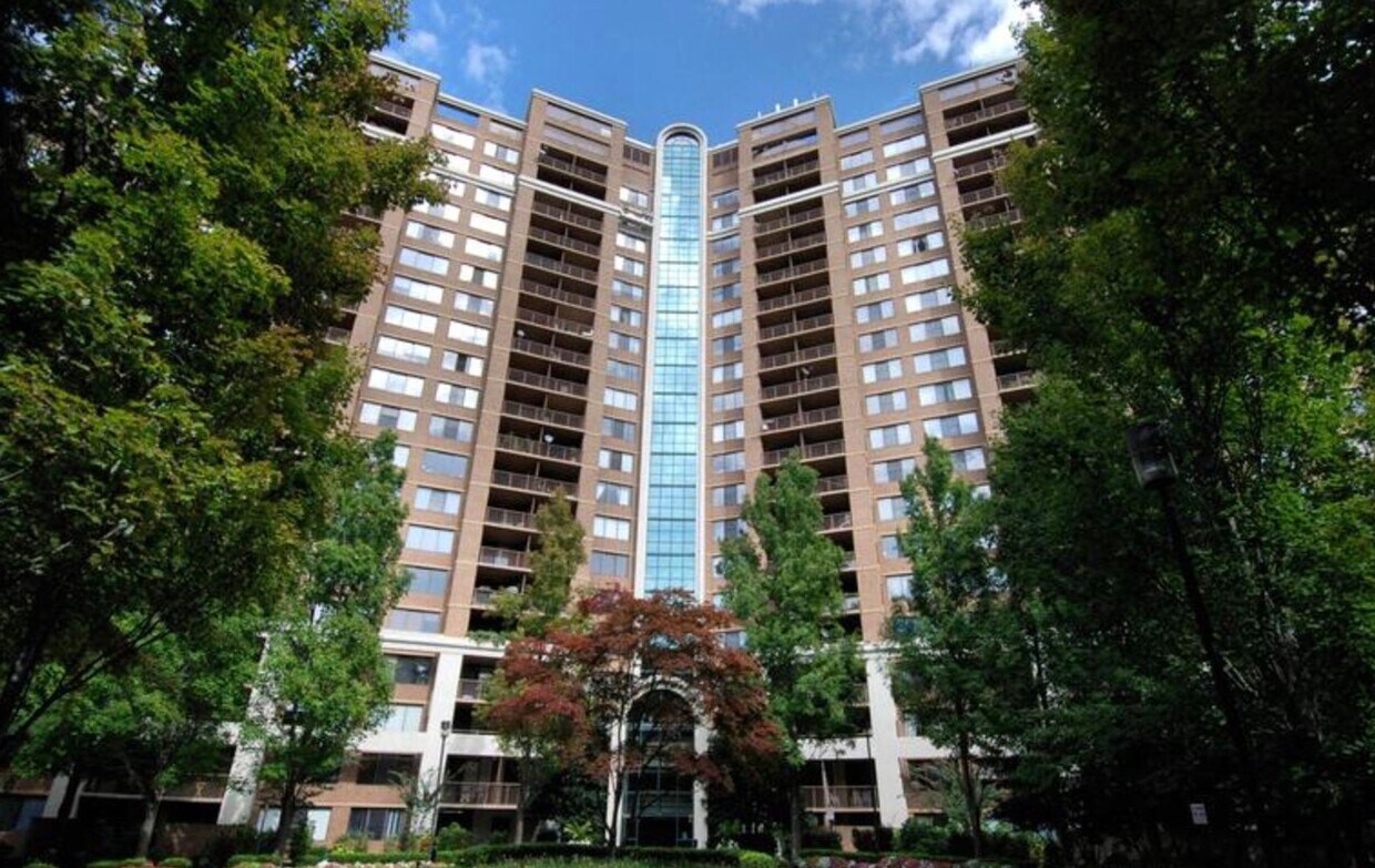 Foto principal - Spacious 2BD/1BA Condo with Glorious Views!