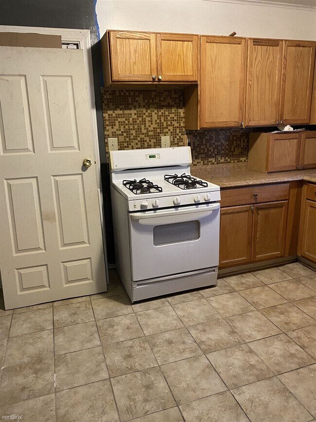 Building Photo - 3 br, 1 bath House - 2621 Davison Rd