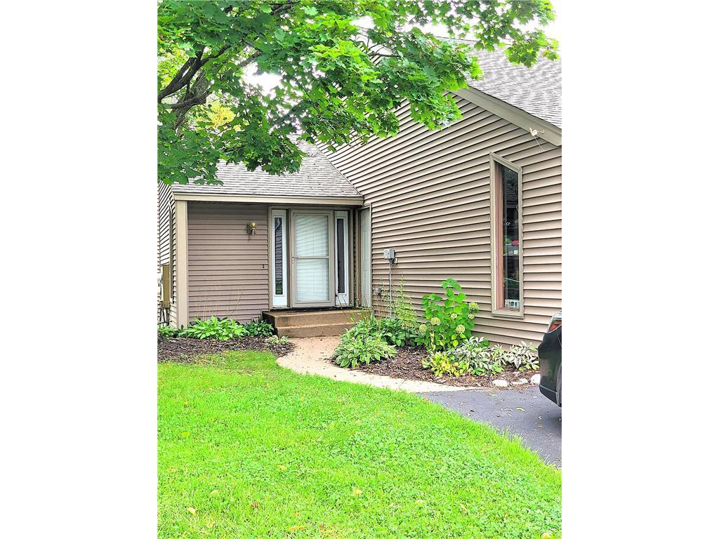 Foto principal - 451 Hunter Hill Rd