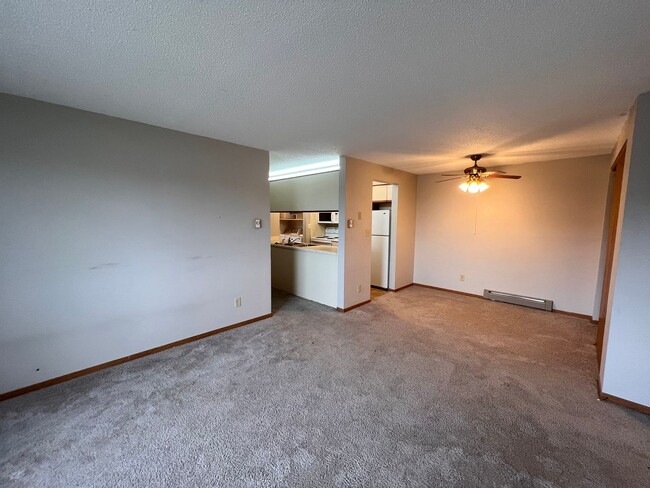 Building Photo - 2 BR 1ba on Benton Dr - Ready August 1st