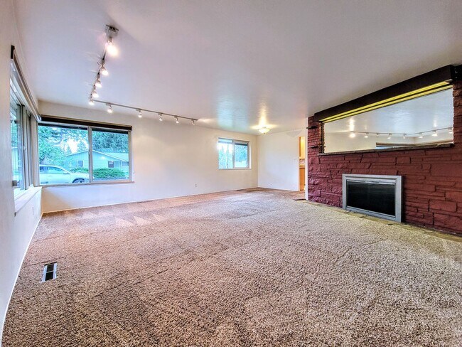 Building Photo - Fantastic 4bed 2bath Home in Desirable Eas...