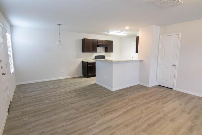 Building Photo - 4115 Silver Ranch Rd