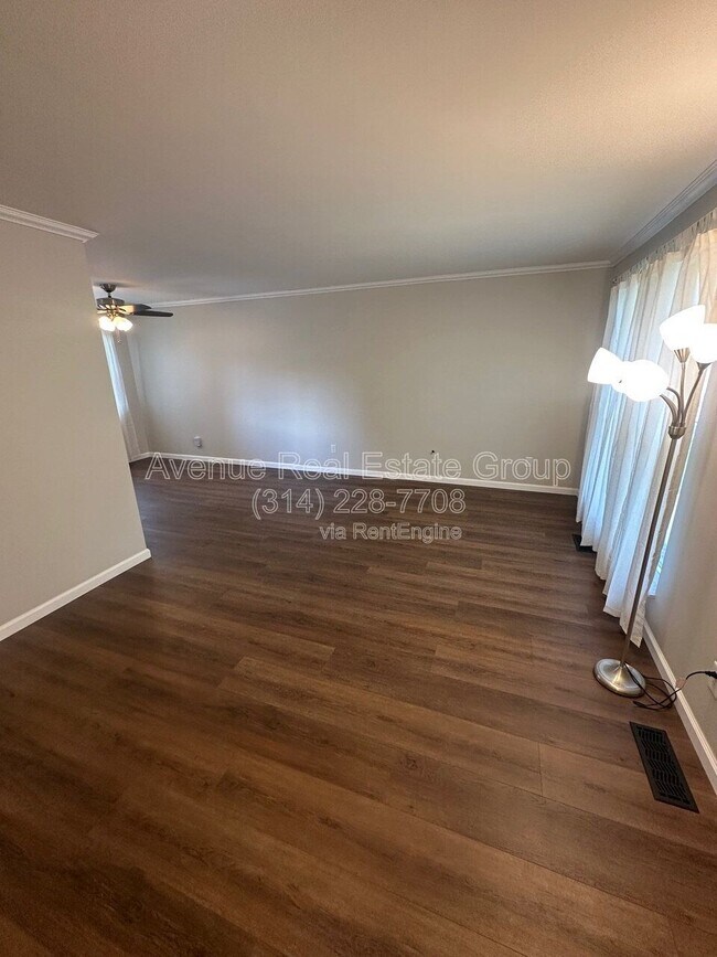 Foto del edificio - 425 Westglen Village Dr