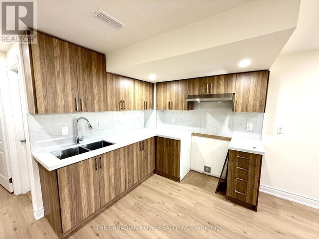 Building Photo - 70 Abercrombie Cres