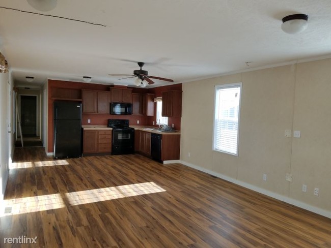 Building Photo - 3 br, 3 bath Mobile Home - 15 N. 4th