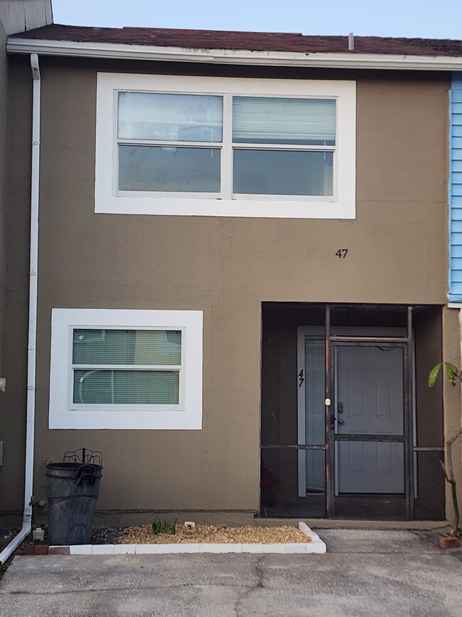 Building Photo - 3001 S Pines Dr