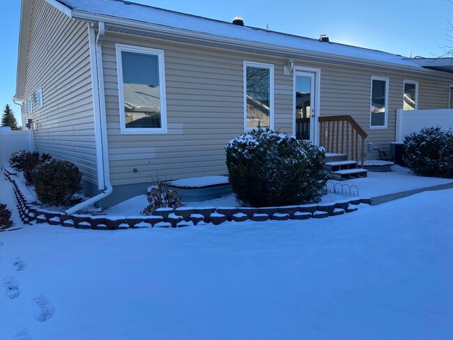 Building Photo - 422 Brandi Ln