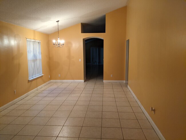 Building Photo - 1125 Moosehead Dr