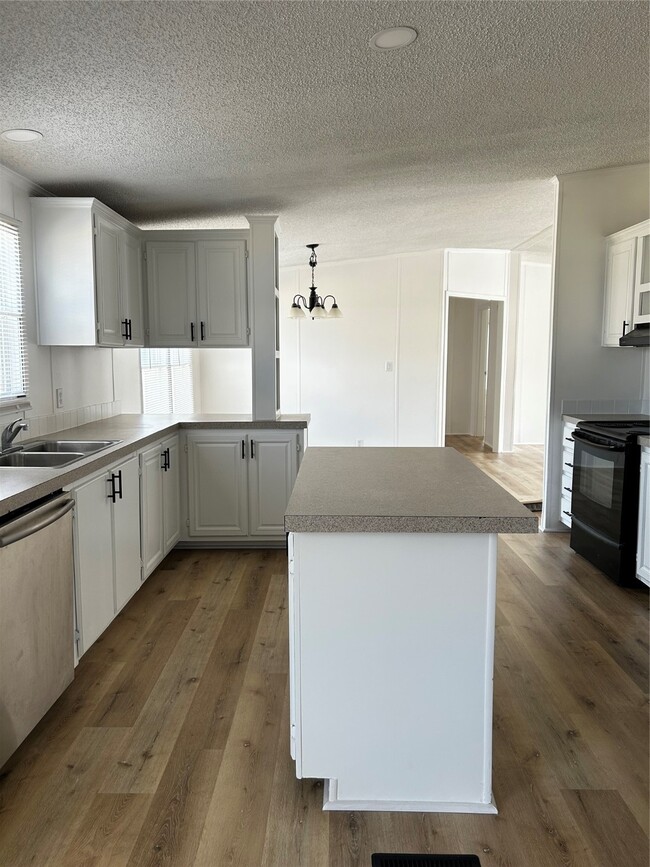 Building Photo - 219 Blinkin Ave