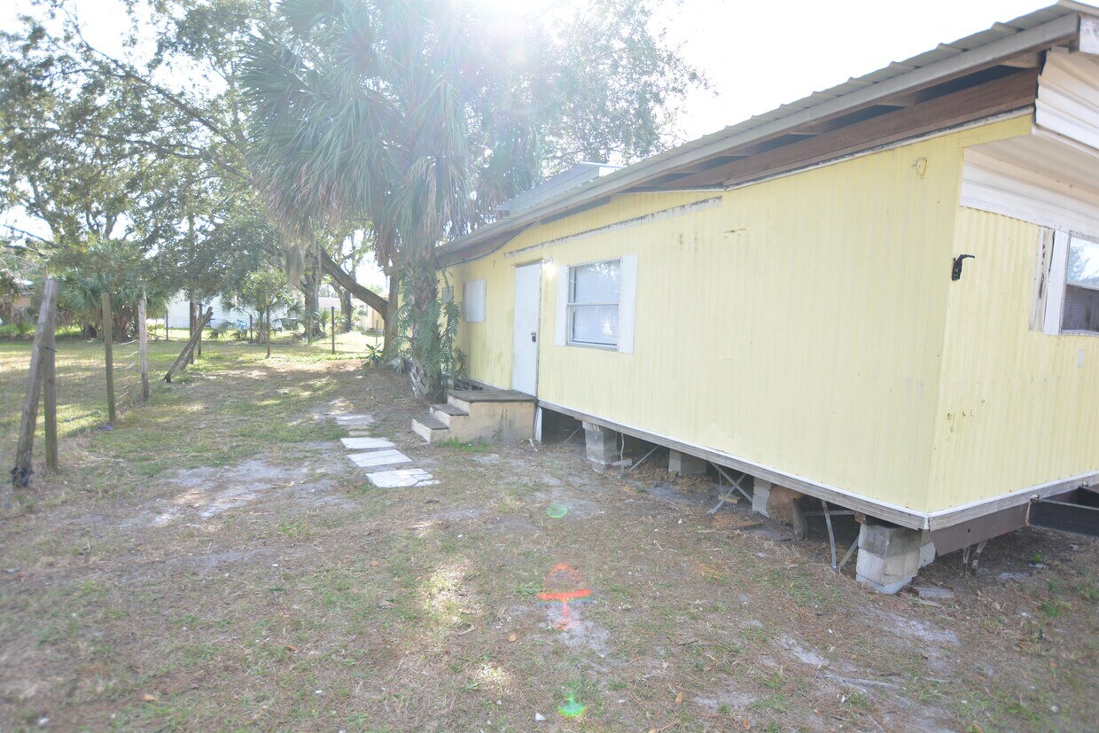 725 N Chestnut Rd Unit 4, Lakeland, FL 33815 Apartment for Rent in