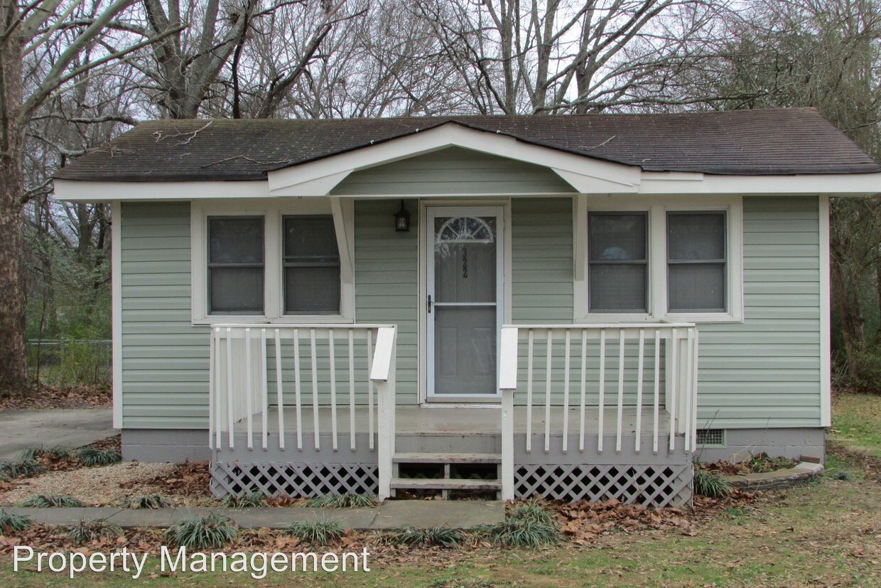 Primary Photo - 322 N Dogwood St