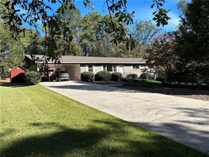 Building Photo - 1811 Trophy Dr