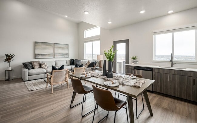 Building Photo - Banner Hill Townhomes