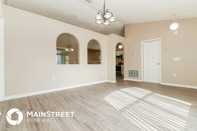 Building Photo - 14336 Coronado Dr