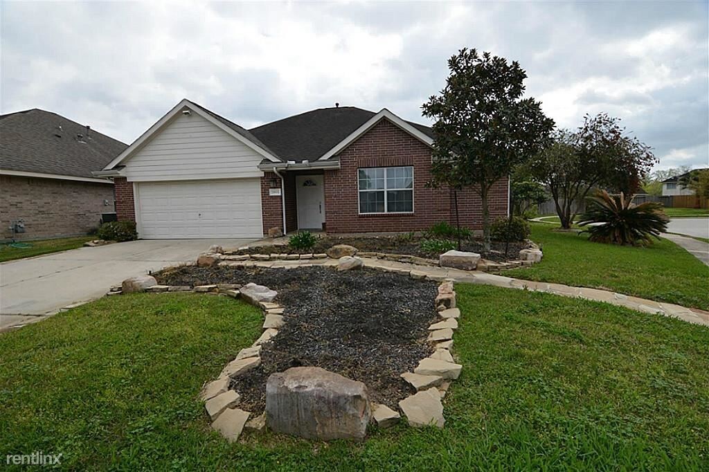 Primary Photo - 21802 Kardy St