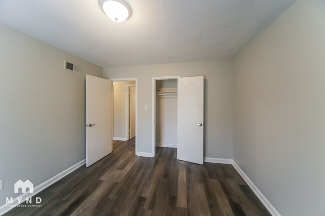Building Photo - 2695 Shady Grove Dr