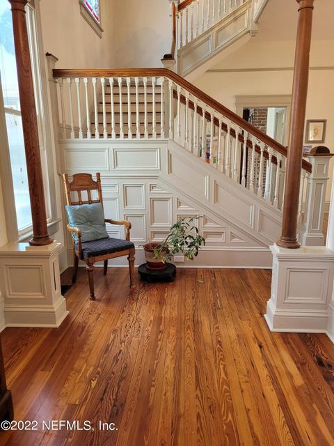 Entry - 1331 N Laura St