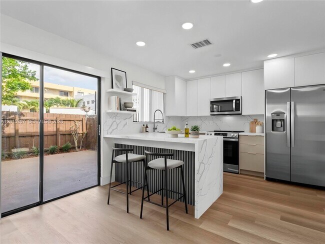 Foto del edificio - 8360 NW 8th St
