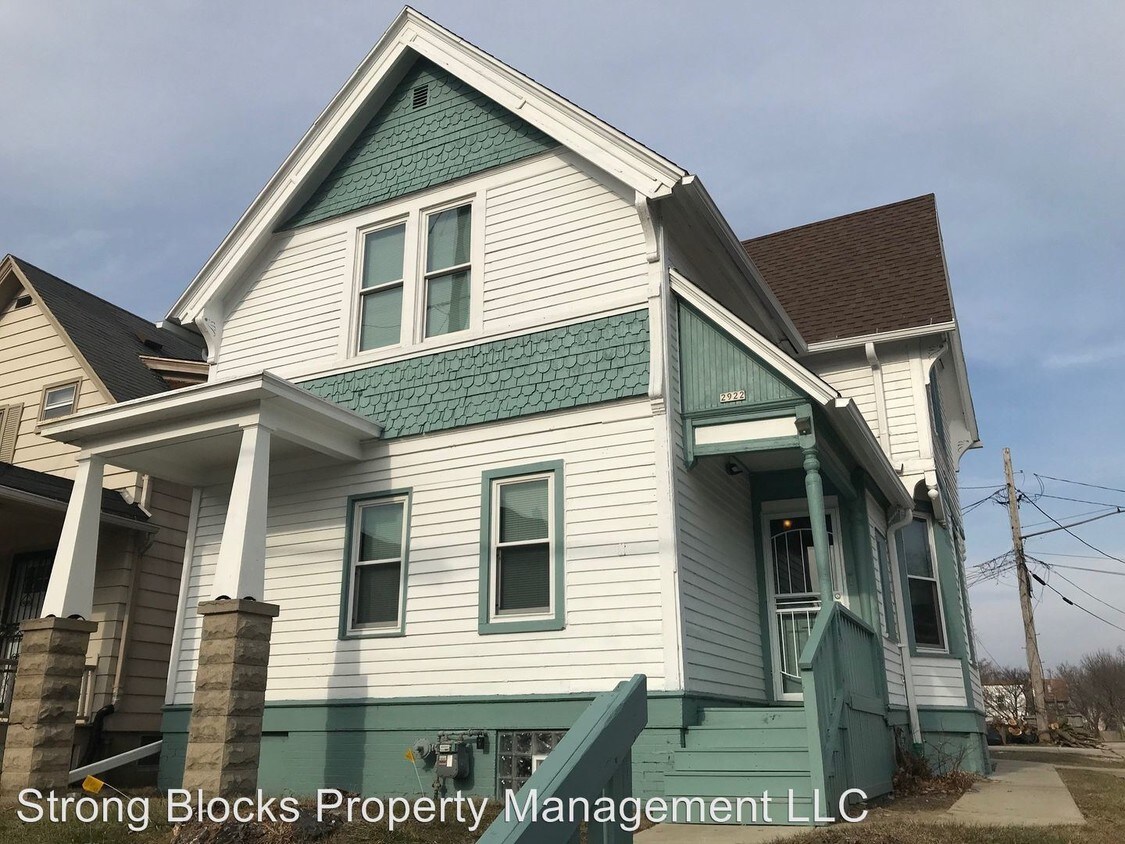 Primary Photo - 4 br, 2 bath House - 2922 W WALNUT ST