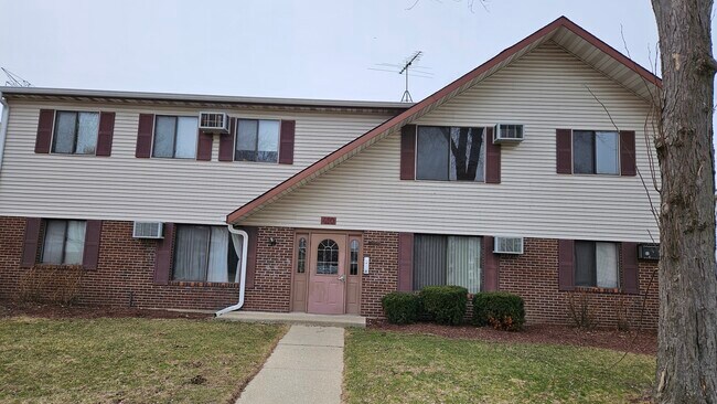 Front of the building (Right upper) - 410 Echo Ln