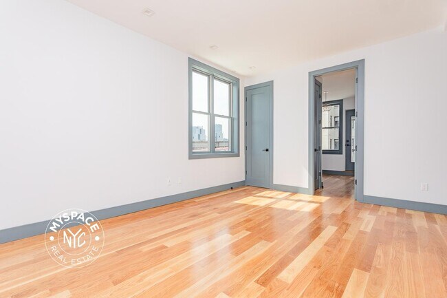 Building Photo - 376 Bedford Ave