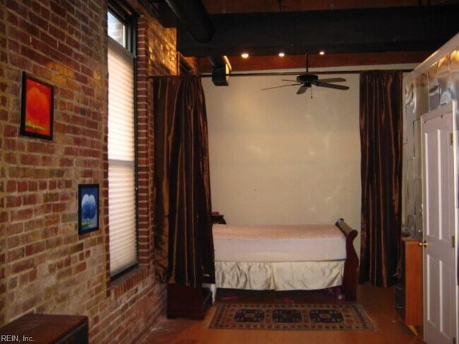 Foto del edificio - 230 W Tazewell St