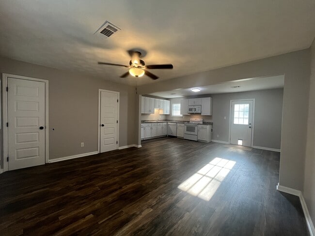 Building Photo - 1004 Edgewood Ln