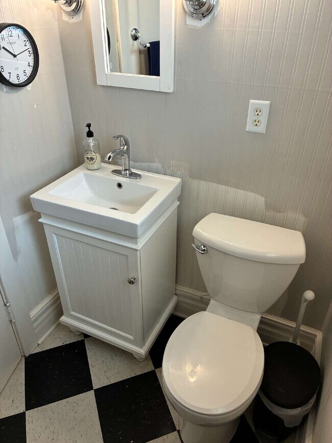 Foto del edificio - Beautiful 4+ Bedroom,1.5 Bathroom Home - Available June 1st