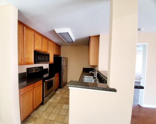 Foto del edificio - 7180 Shoreline Dr