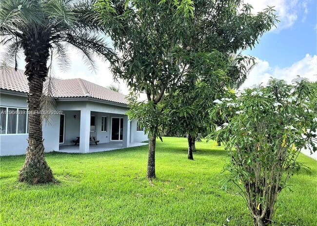 Foto del edificio - 27669 SW 154th Ave