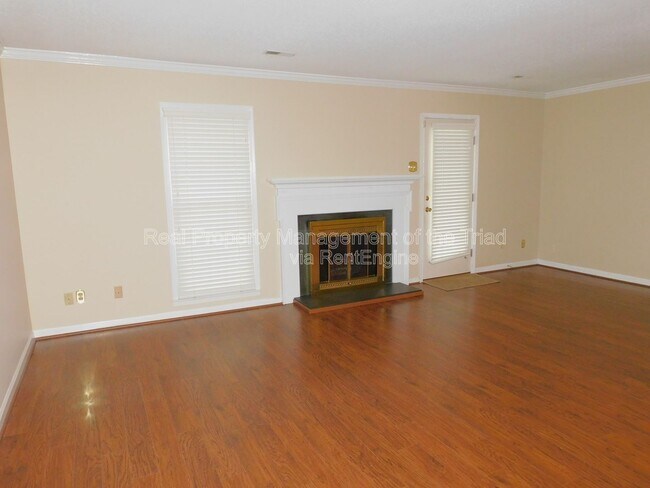 Foto del edificio - 2418 Cottage Pl