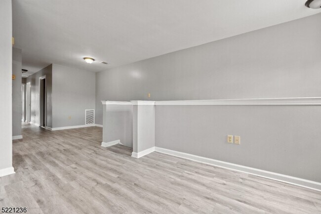 Building Photo - 54 Melrose Ave