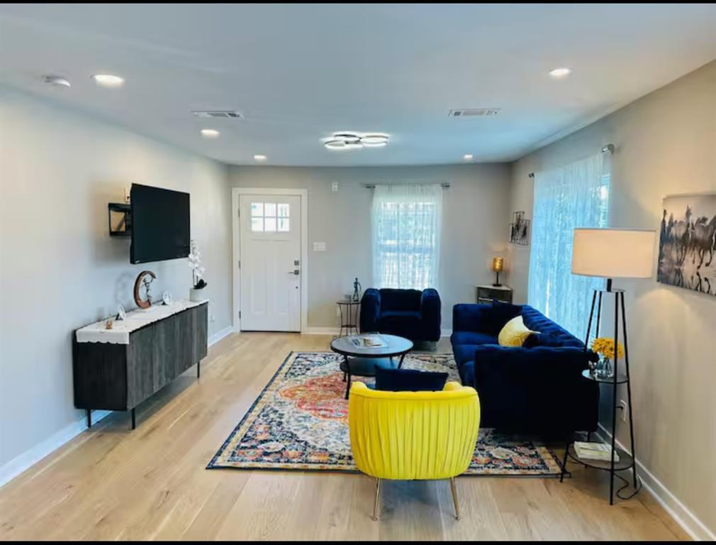 Foto principal - 216 N Hutcheson St