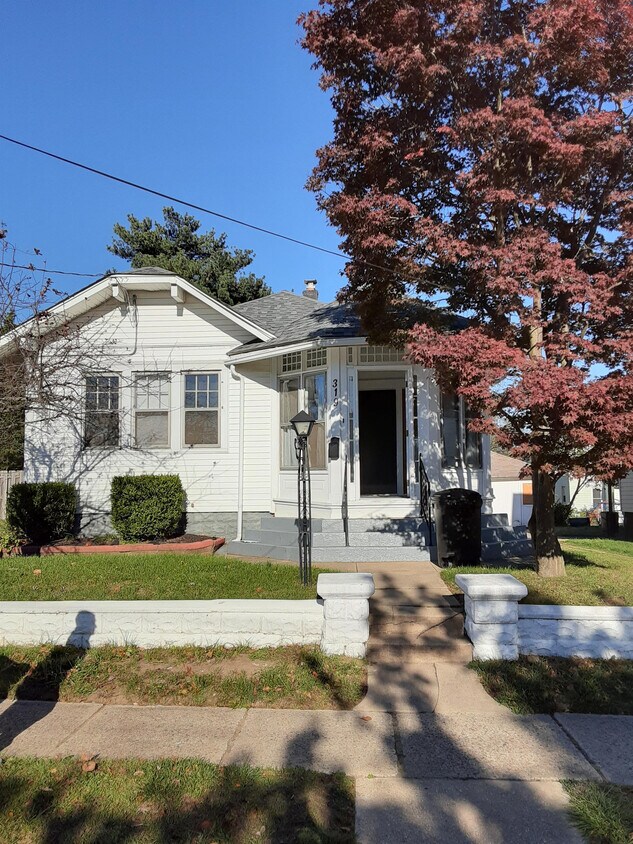 Primary Photo - 319 Monument Ave