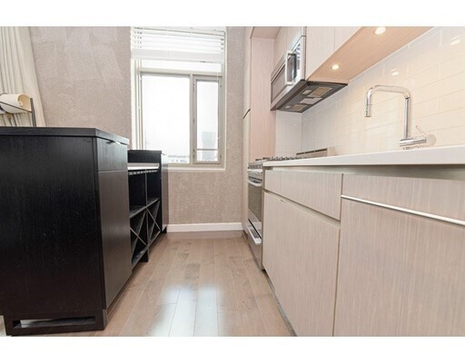 Foto del edificio - 43 Westland Ave