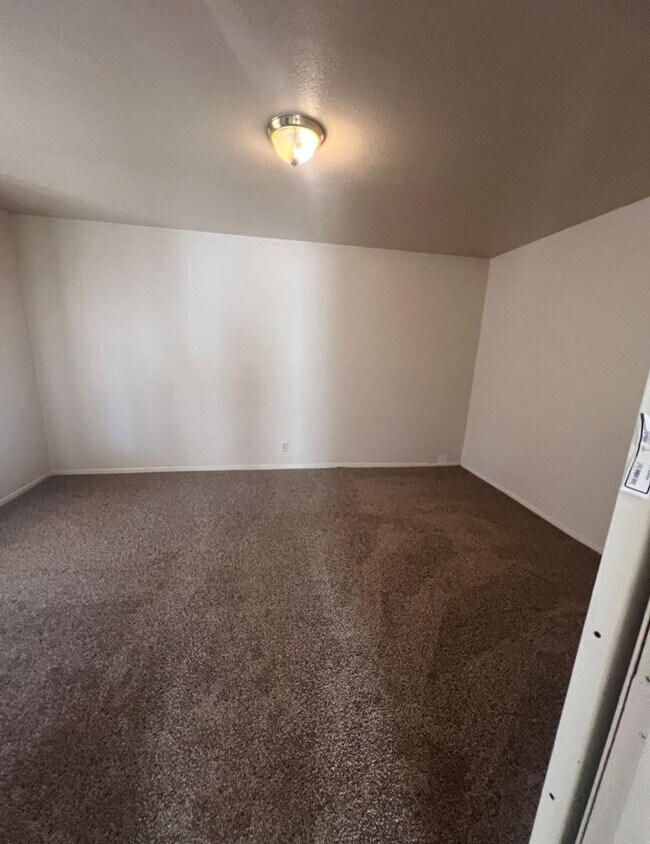 Building Photo - HUD Approved Home!