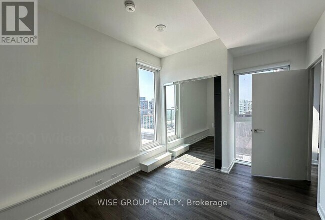 Photo du bâtiment - 500-1500 Wilson Ave