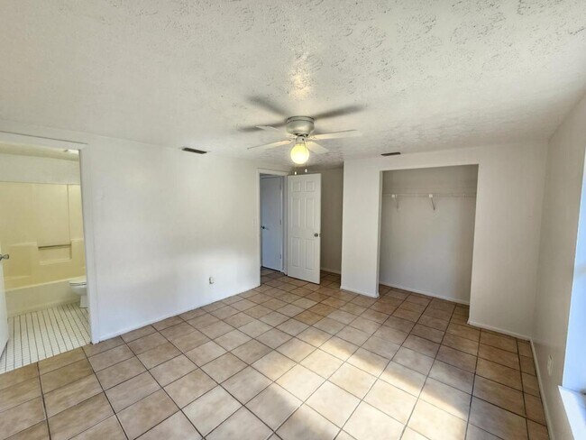 Foto del edificio - 111 57th Ave E