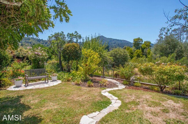 Building Photo - 3 br, 2.5 bath House - 71 Berens Drive