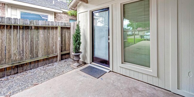 Building Photo - 6018 Berendo St