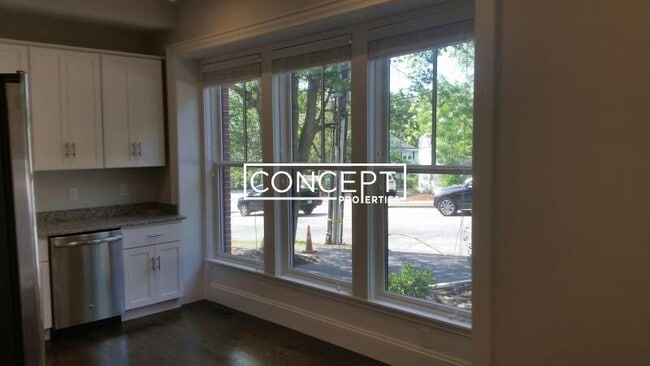 Building Photo - 2044A Beacon St. Unit 2B