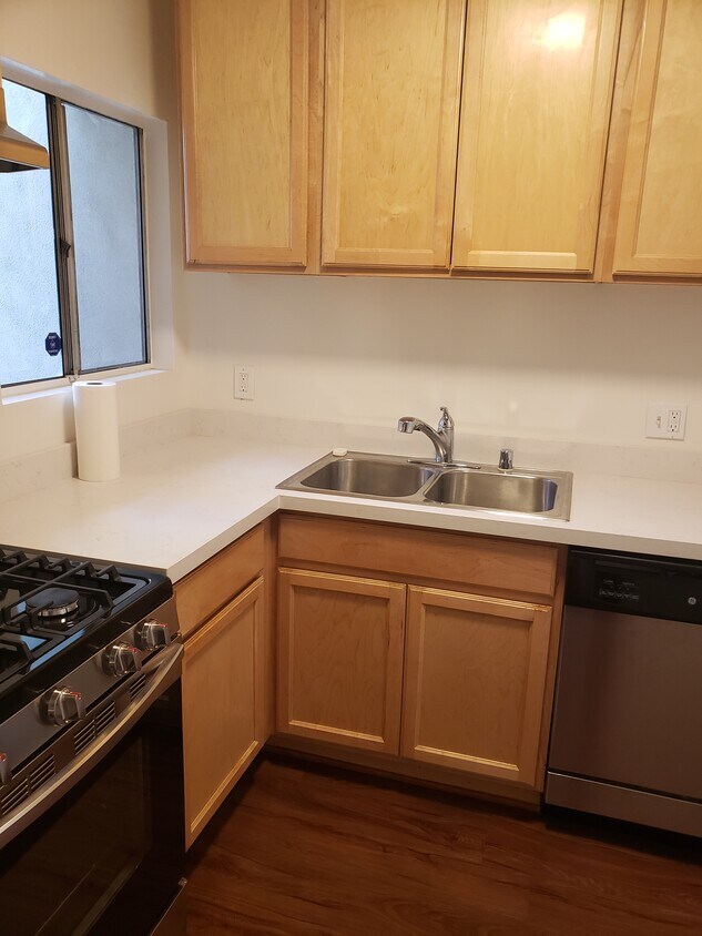New Stove, Dishwasher and Quartz - 4804 Hollow Corner Rd