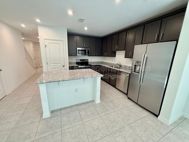 Building Photo - 1622 Fan Palm Dr