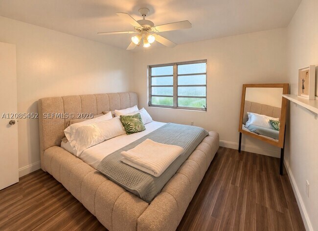 Foto del edificio - 1721 SW 14th St